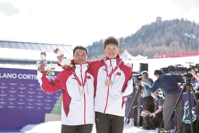 华体会体育-三战冬残奥，24岁“老将”终圆梦|冬残奥会|北京冬残奥会|单板滑雪|米兰|江紫豪_新浪新闻