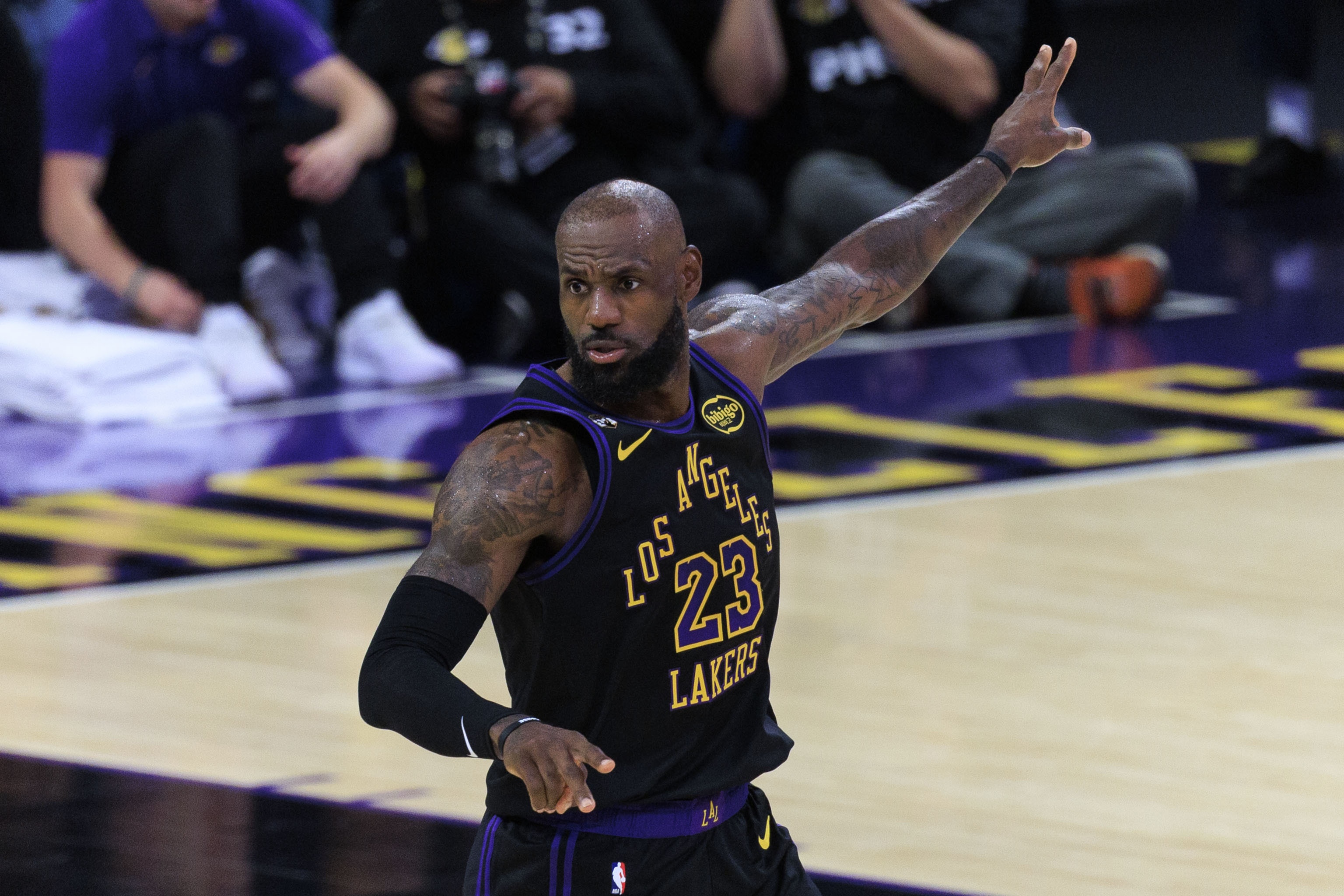 华体会官网-巴克利：收官阶段老詹文班轮休还行 其他人也不打这是不尊重比赛